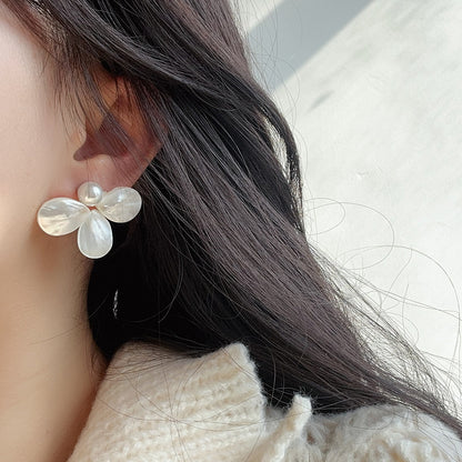 Shell Clover Earrings