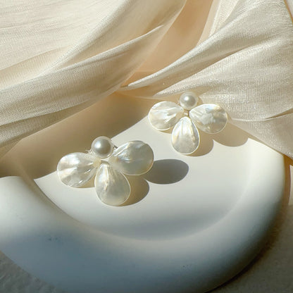 Shell Clover Earrings